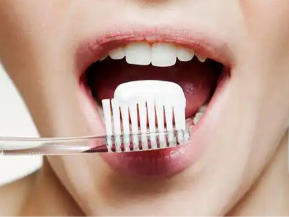 上了年紀的老年人如何刷牙？